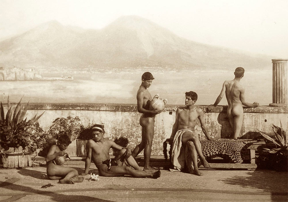 Wilhelm von Gloeden: Taormina con lo sfondo del Vesuvio