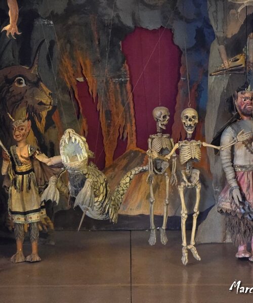 Il Fascino dei Teatrini d’Epoca: Arte, Tecnologia e Immaginazione nelle Marionette Storiche